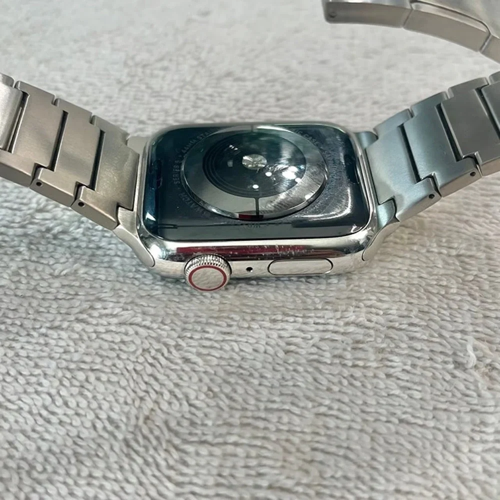 Apple retailed $799